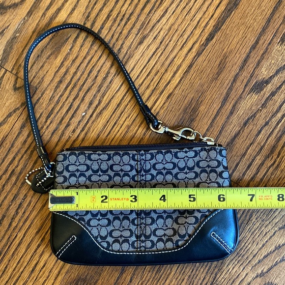 Vintage Coach wristlet, black. Excellent condition! - Picture 4 of 5